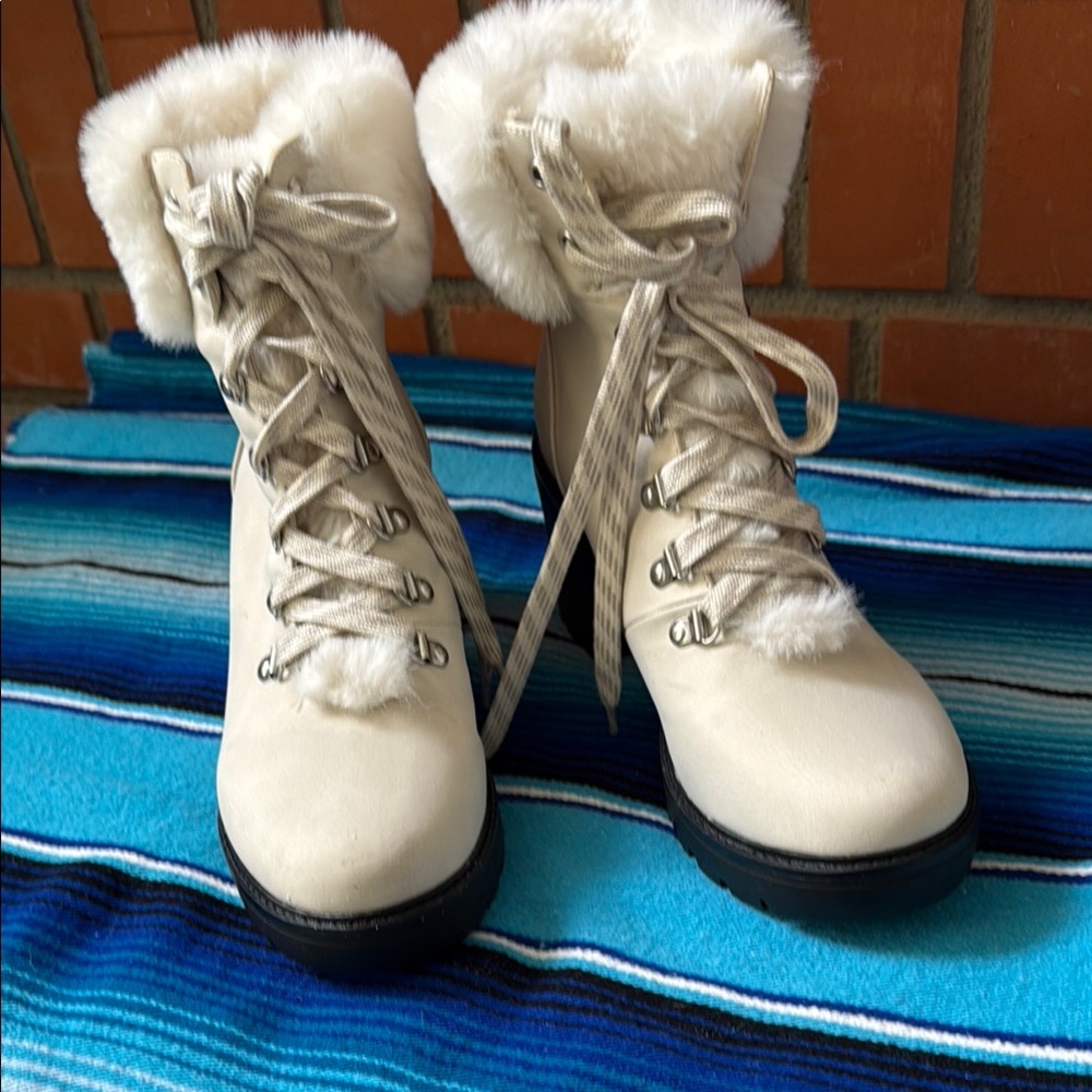 Esprit Cream and Black Winter Boots with Faux Fur Lining